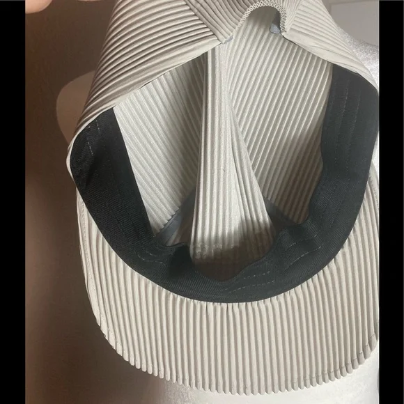 Issey Miyake pleats please cream hat - Picture 5 of 7